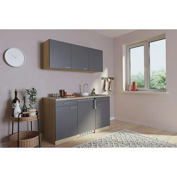 Respekta Singleküche Luis - Breite: 150 cm, Farbe Front: Grau, Farbe Korpus: Eiche Sonoma sägerau, Mit Duo-Kochmulde - Eine kompakte Küchenzeile mit grauen Fronten und Holzdekor, inklusive Spüle, Kochfeld und integriertem Kühlschrank, ideal für kleine Räume.