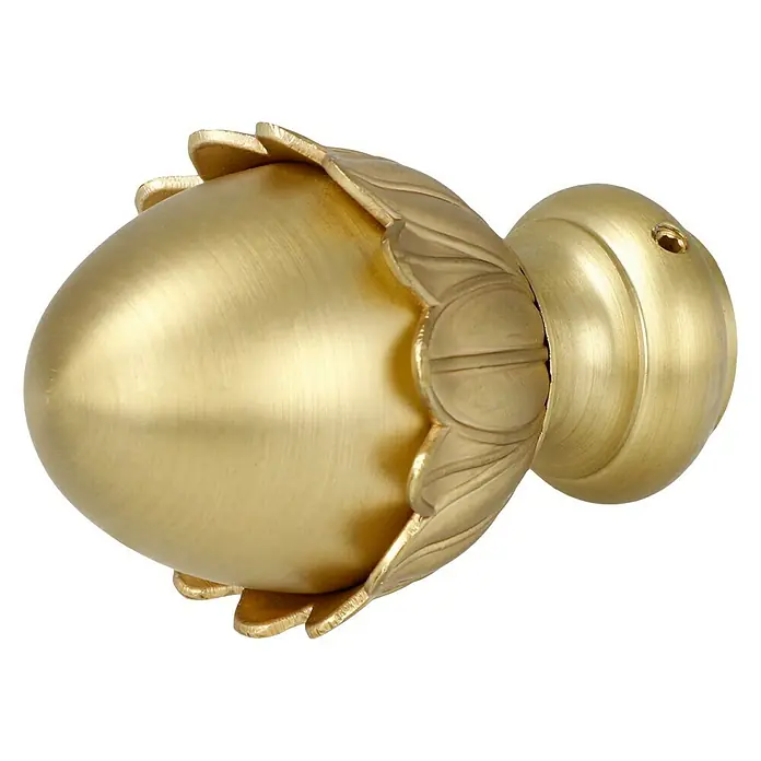 Expo Ambiente Endstück Victory - Messingoptik matt, Geeignet für: Gardinenstangen Ø 20 mm, 2 Stk. - Nahaufnahme eines goldenen Vorhangstangenendes in Form einer Lotusblüte auf schwarzem Hintergrund.
