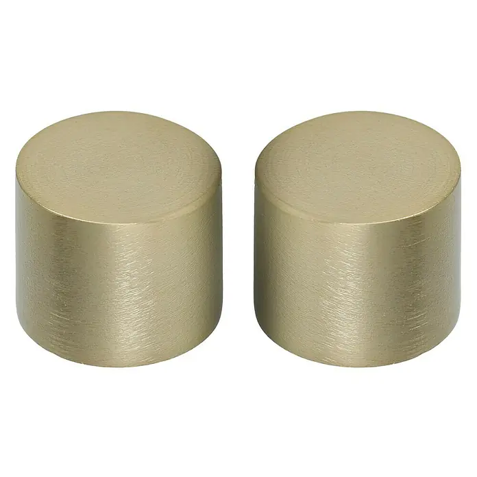 Expo Ambiente Endstück Cap - Messingoptik matt, Geeignet für: Gardinenstangen Ø 20 mm, 2 Stk. - Zwei runde, goldfarbene Möbelknöpfe mit gebürsteter Oberfläche, ideal für Schränke oder Schubladen, heben sich auf dem schwarzen Hintergrund ab.