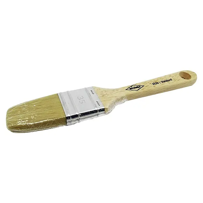 F18 Flachpinsel - Breite Borsten: 38 mm - Pinsel mit Holzgriff und Metallfassung, Borsten in Schutzfolie verpackt, ideal für präzise Malerarbeiten und saubere Ergebnisse.
