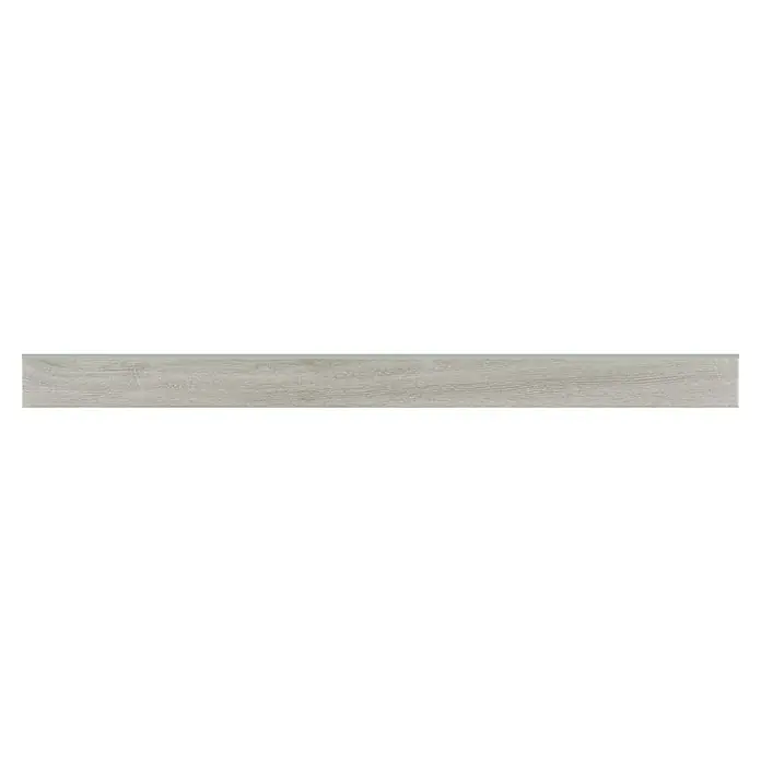 Zócalo cerámico Trunk - 9 x 120 cm, Gris, Mate - Primer plano de un suelo laminado de color claro con sutiles vetas de madera. Perfecto para espacios de vida modernos.