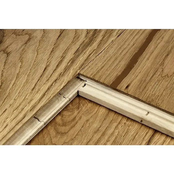 Parkett - Eiche Antik Laax, Landhausdiele, 1.900 x 190 x 15 mm - Naheaufnahme eines unfertigen Holzrahmens, der auf einem Holzboden liegt und die natürliche Maserung hervorhebt.