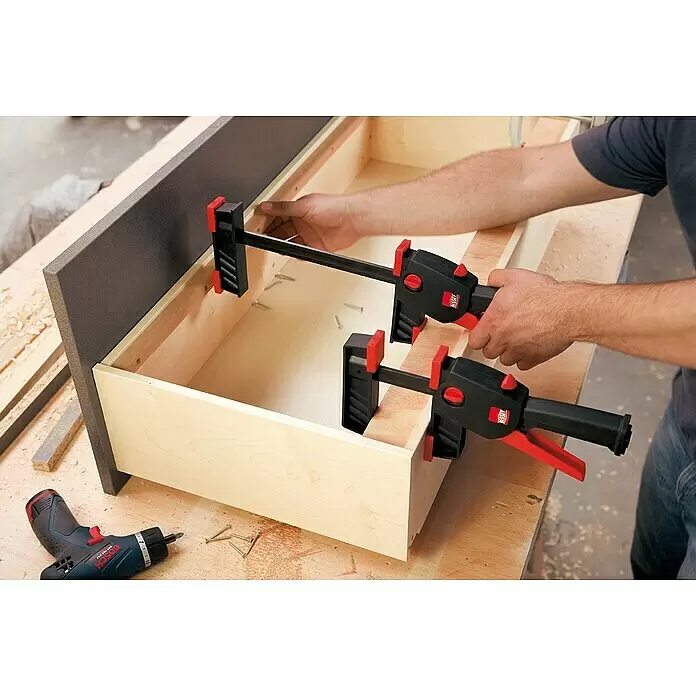 Bessey Einhandzwinge DuoKlamp DUO 30-8 - Spannweite: 300 mm, Spannkraft: 1.200 N, Ausladung: 85 mm - Anwendungsbeispiel