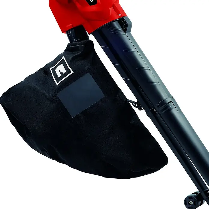 Einhell Aspirador de hojas eléctrico GC-EL 3024 E - 3.000 W, Velocidad de soplado: 240 km/h - Primer plano de una aspiradora de hojas con una bolsa de recogida acoplada a un dispositivo rojo y negro.
