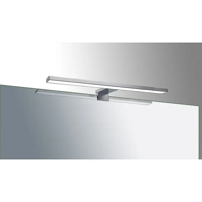 Aplique LED para espejo Altair 50 - 7 W, Cromo, L x An x Al: 10,8 x 50 x 4,1 cm - Primer plano de una lámpara de baño LED cromada y alargada, moderna, montada en un espejo.