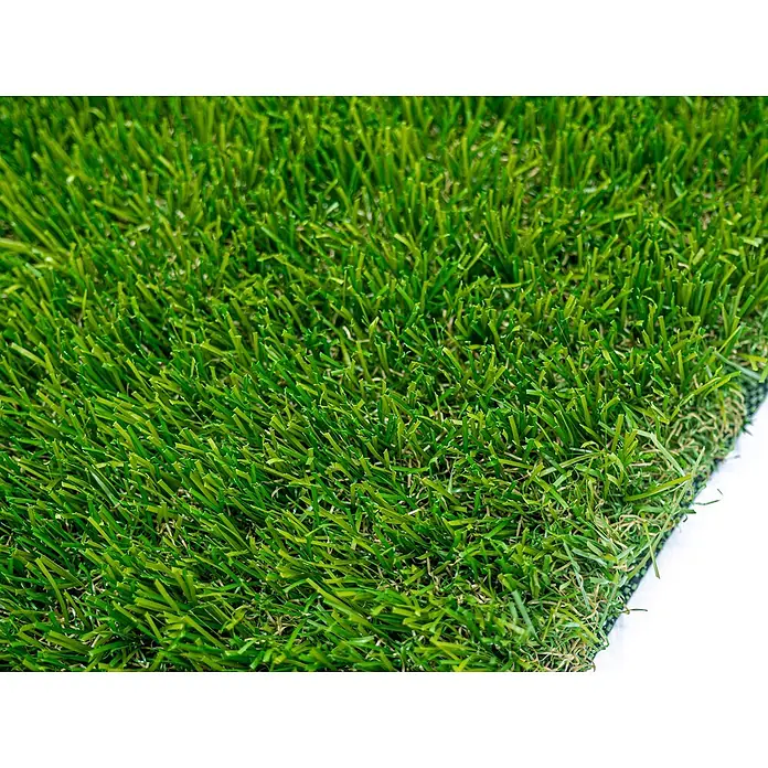 Césped artificial Jamaica - 5 x 1 m, Altura del pelo: 35 mm, 21.000 puntadas/m² - Primer plano de césped artificial que muestra una superficie densa y verde con textura realista. Perfecto para jardines de bajo mantenimiento.