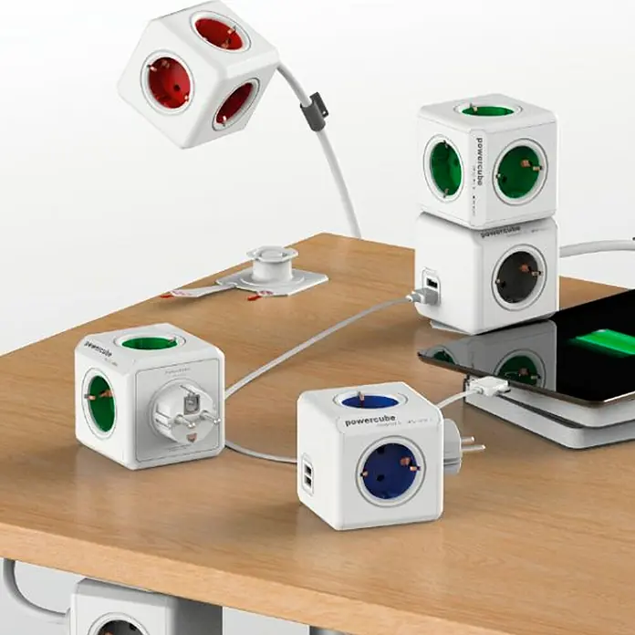 Ladrón Power Cube - Blanco - PowerCube: Un enchufe múltiple innovador con forma de cubo que permite conectar varios dispositivos simultáneamente.