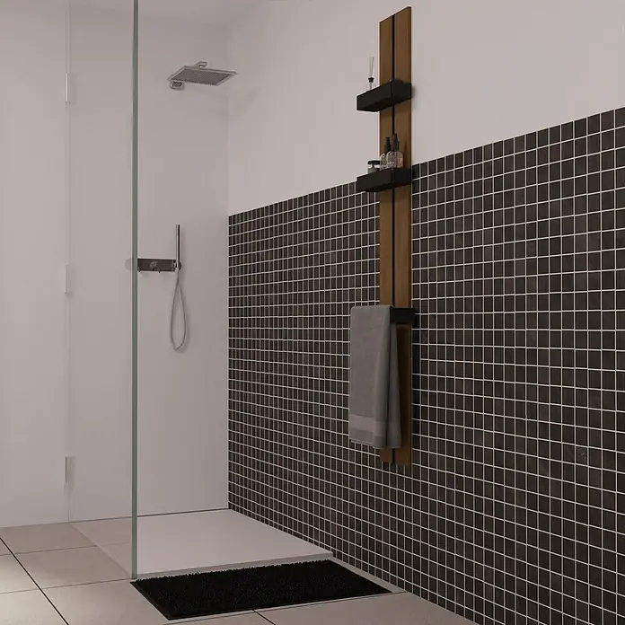 Oxyd Mosaikfliese - 30 x 30 cm, Schwarz, Schimmernd - Das Bild zeigt einen eleganten, vertikalen Wandhalter mit Regalen und einem Handtuchhalter, ideal für die Badezimmerorganisation.