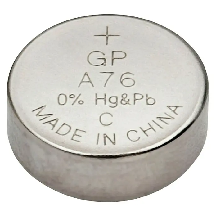 GP Knopfzelle Batterien LR44, Alkaline - 1,5 V, 10 Stk. - Nahaufnahme einer GP A76 Knopfzelle, die als zuverlässige Energiequelle für kleine elektronische Geräte dient.