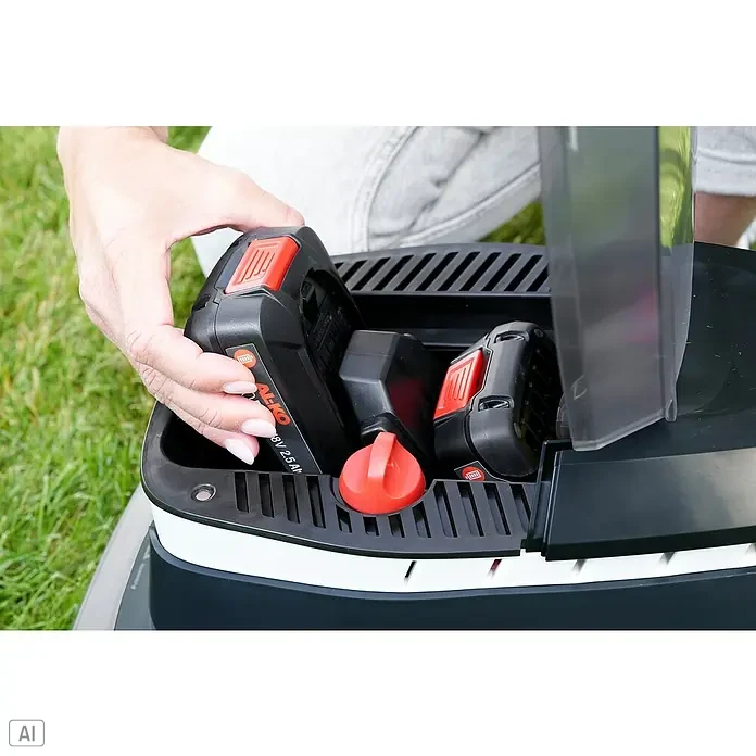 AL-KO Bosch Home & Garden Compatible Akku-Rasenmäher 3.22 Li Easy - 18 V, 2 Akkus, 2,5 Ah, Schnittbreite: 32 cm - Eine Hand setzt einen AL-KO 18 V 2.5 Ah Akku in ein Akku-Fach eines AL-KO Geräts ein. Praktische Energie für Gartenarbeiten.