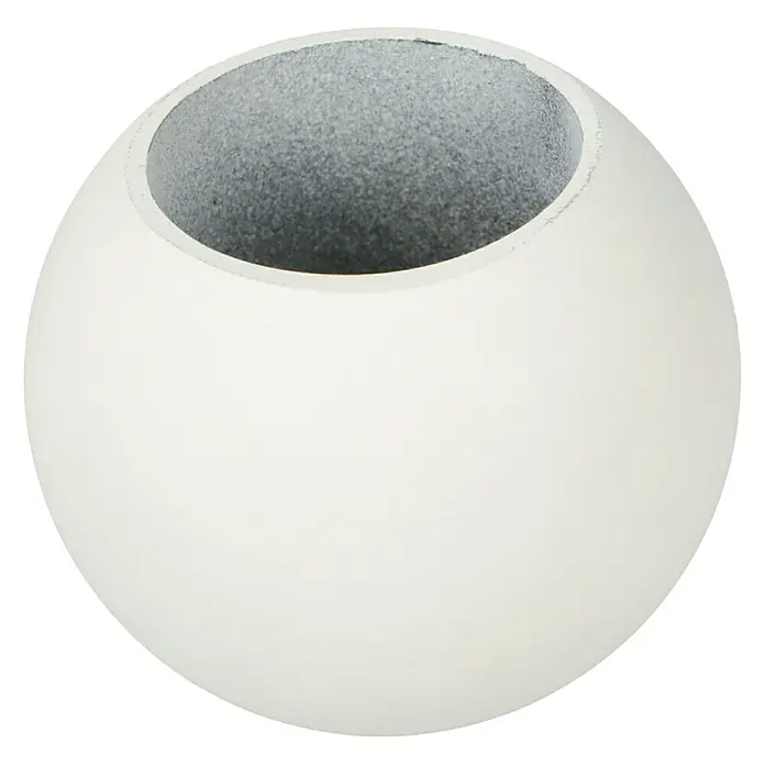 Expo Ambiente Endstück Ball - Elfenbein, Geeignet für: Gardinenstangen Ø 20 mm, 2 Stk. - Nahaufnahme einer kugelförmigen, weißen Vase mit einer grauen Innenseite, die ein modernes und minimalistisches Design zeigt.