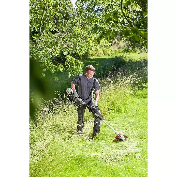 AL-KO 36V Gras- & Strauchscherenaufsatz BCA 4030 - Passend für: Multitool MT 40 - Anwendungsbeispiel