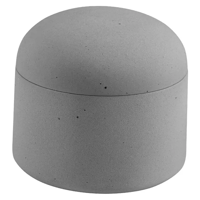 Spirella Gemma Bote para cosméticos - Número de compartimentos: 1 ud., Gris - Primer plano de un bolardo de hormigón gris con forma de cilindro y una parte superior hemisférica sobre un fondo negro.