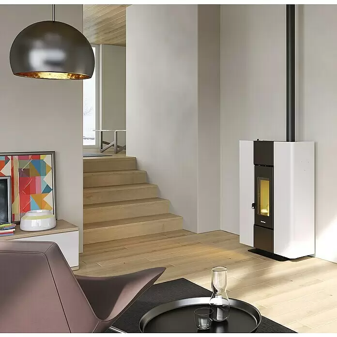 FreePoint Pelletofen ROXY - 2,7 kW - 7 kW, Raumheizvermögen: 65 m³ - 168 m³, 0,6 kg/h - 1,7 kg/h, Farbe Verkleidung: Weiß, Mit Standfuß - Stimmungsaufnahme
