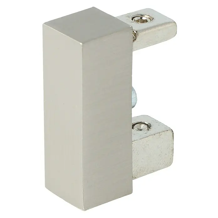 Expo Ambiente Endstück End - Edelstahloptik, Geeignet für: 32 x 11 mm Profil, 2 Stk. - Nahaufnahme eines silberfarbenen Möbelgriffs mit quadratischem Sockel und zwei abstehenden Montageplatten mit Schrauben.