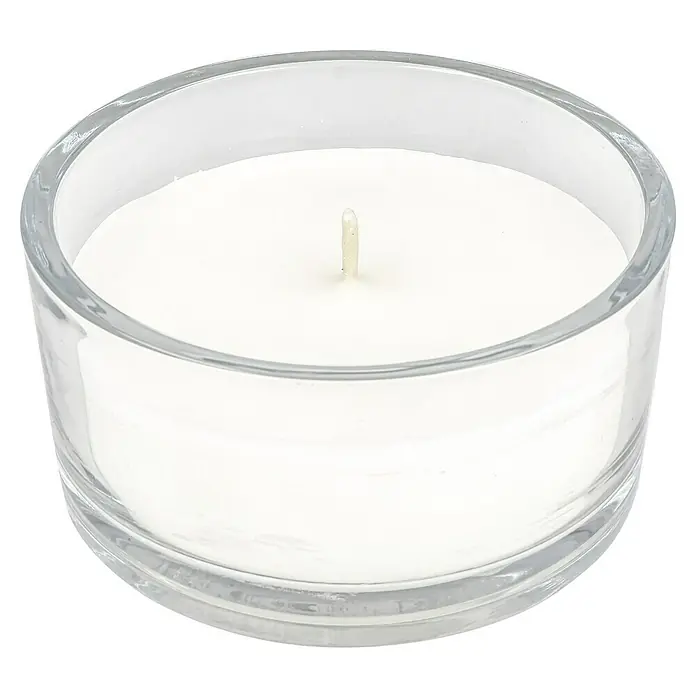 Outdoor-Kerze in Glasschale - Ø x H: 15 x 8 cm, Wollweiß - Nahaufnahme einer Teelichtkerze in einem klaren Glasbehälter, die für eine gemütliche Atmosphäre sorgt.