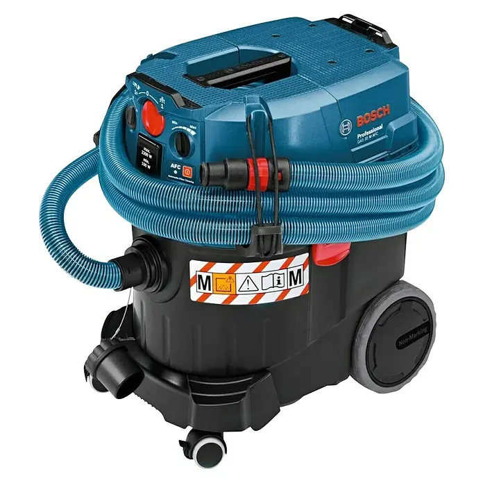 Bosch Professional Aspirador en seco y húmedo eléctrico GAS35M - 1.200 W, Volumen de recipiente: 35 l, Con bolsa - Aspiradora Bosch Professional GAS 35 M AFC con manguera azul y detalle en rojo, ideal para trabajos de limpieza profesional.