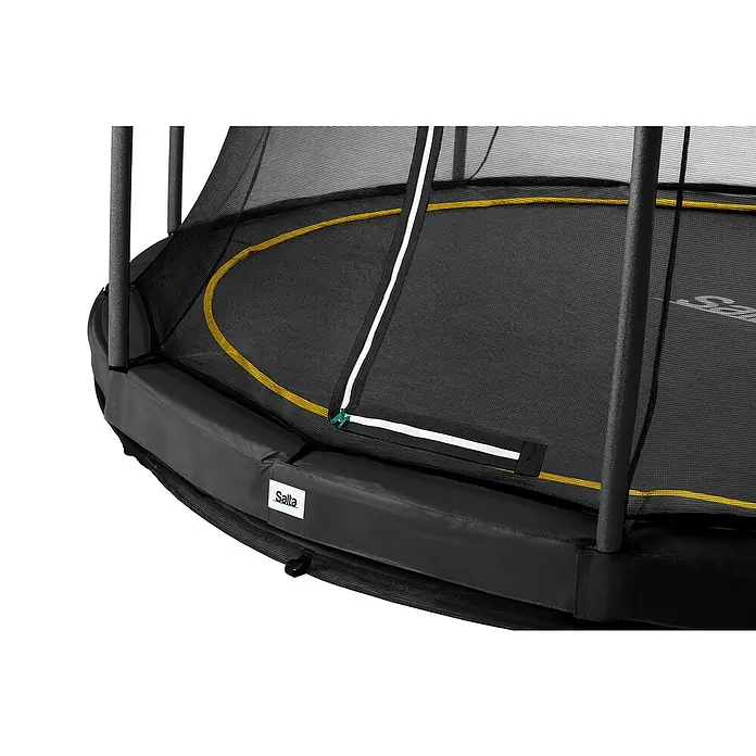 Salta Trampolin Comfort Edition Ground - Durchmesser: 251 cm, Schwarz - Detailaufnahme eines Salta-Trampolins mit Sicherheitsnetz, das durch einen Reißverschluss verschlossen wird. Fokus liegt auf Design und Sicherheitsmerkmalen.