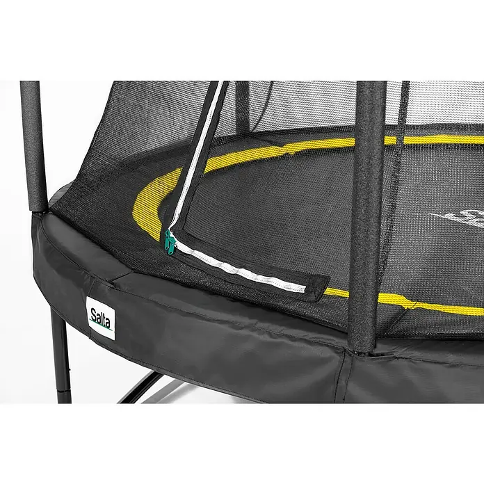 Salta Trampolin Comfort Edition - Durchmesser: 396 cm, Schwarz - Nahaufnahme eines Salta-Gartentrampolins mit Sicherheitsnetz und gelbem Rand, ideal für Familienspaß im Freien.