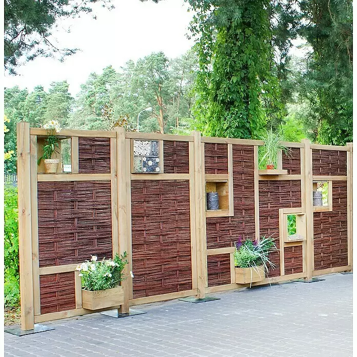 T & J Sichtschutzelement 3D Labo - 94 x 180 cm, 1 Fenster ohne Rand, Naturbelassen, Braun - Sichtschutzzaun aus hellem Holz und dunklen geflochtenen Weidenpaneelen, mit integrierten Pflanzkästen und Insektenhotel.