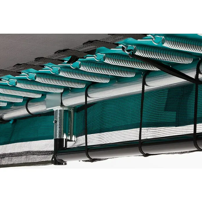 Salta Trampolin Comfort Edition GroundGrün, L x B: 214 x 305 cm - Nahaufnahme der Federn und der Rahmenkonstruktion eines Trampolins, die dessen robuste Bauweise und Sprungfähigkeit hervorheben.