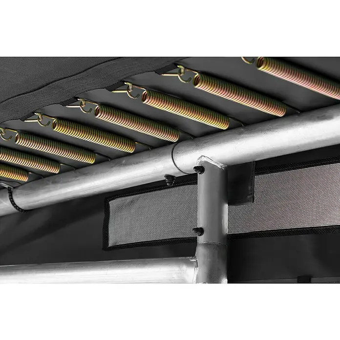 Salta Trampolin Premium Ground - Grün, 214 x 153 cm - Nahaufnahme eines Trampolins, das die Federn, den Rahmen und das Sicherheitsnetz zeigt.