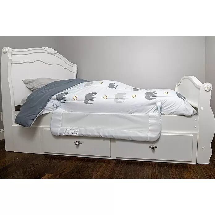 Dreambaby Bettgitter Bett Maggie - Weiß - Weißes Kleinkinderbett mit dekorativem Kopfteil, Unterbett-Schubladen, Elefanten-Bettdecke und weißem Bettschutzgitter.