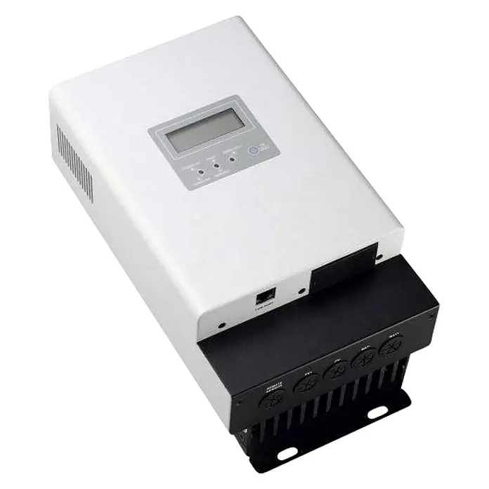 Regulador solar SCC - MPPT - L x An x Al: 12,8 x 16,5 x 31,5 cm - Controlador de carga solar blanco con base de disipador de calor negro y pantalla LCD para carga y monitoreo eficiente de la energía solar.