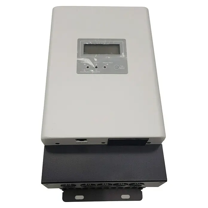 Regulador solar SCC - MPPT - L x An x Al: 12,8 x 16,5 x 31,5 cm - Imagen de un inversor solar blanco con base negra, con pantalla LCD, botones y puertos para una funcionalidad versátil.