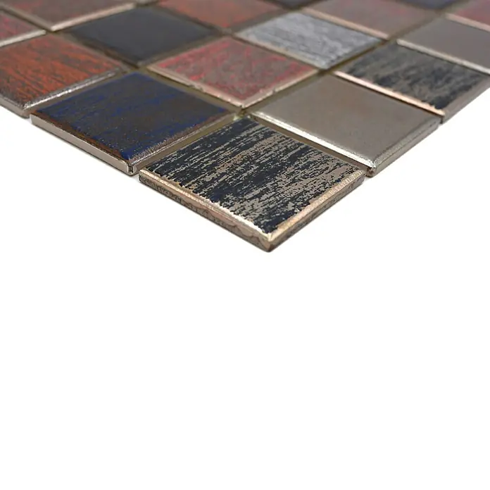 Mosaikfliese Quadrat Orient Color Mix CD AUBIS - 31,6 x 31,6 cm, Braun/Schwarz/Grau, Matt - Nahaufnahme eines Mosaiks aus kleinen, quadratischen Fliesen in verschiedenen Farben und Texturen. Ideal für stilvolle Wand- und Bodendesigns.