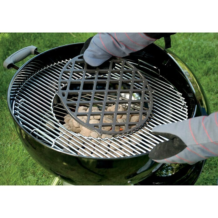 Weber Gourmet BBQ System GrillrostGusseisen, Geeignet für: Kugelgrill 57 cm Use Shot