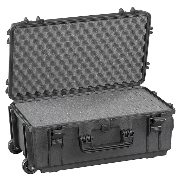 Wasserdichter Koffer MAX520TR - L x B x H: 585 x 361 x 238 mm, Mit Würfelschaumstoffeinlage, Ausziehbarer Trolley, Schwarz, Kunststoff - Geöffneter, schwarzer Rollenkoffer mit Noppenschaumstoffeinlage für sicheren Transport empfindlicher Geräte.