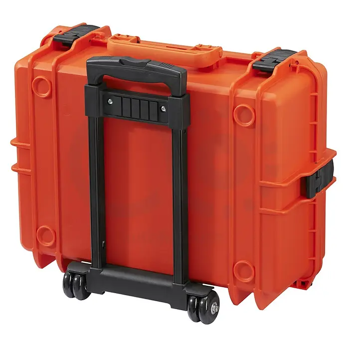 Wasserdichter Koffer MAX505TR - L x B x H: 555 x 445 x 258 mm, Ohne Schaumstoffeinlage, Ausziehbarer Trolley, Orange, Kunststoff - Das Bild zeigt einen orangefarbenen, rollenden Hartschalenkoffer mit schwarzem Griff und schwarzen Details vor einem schwarzen Hintergrund.