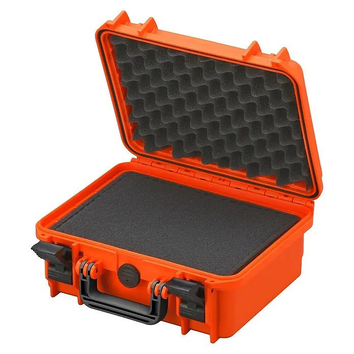 Wasserdichter Koffer MAX300 - L x B x H: 336 x 300 x 148 mm, Kunststoff, Mit Würfelschaumstoffeinlage, Orange - Ein offener, orangefarbener Schutzkoffer mit Schaumstoffeinlage. Ideal für den sicheren Transport empfindlicher Geräte und Ausrüstung.