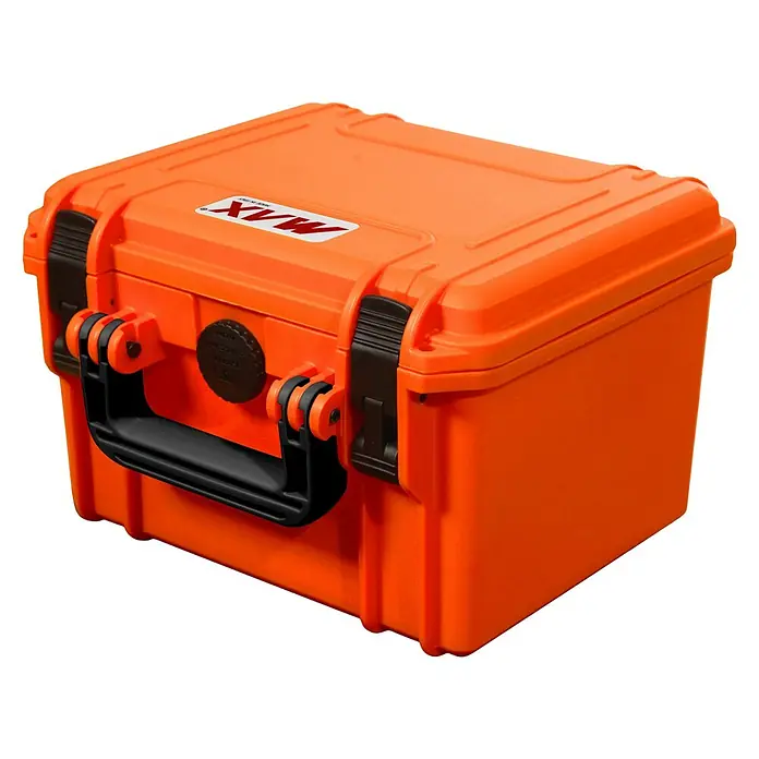Wasserdichter Koffer MAX235 - L x B x H: 258 x 243 x 168 mm, Kunststoff, Ohne Schaumstoffeinlage, Orange - Nahaufnahme eines orangefarbenen MAX-Schutzkoffers mit schwarzem Griff und Verschlüssen, ideal für den sicheren Transport empfindlicher Ausrüstung.