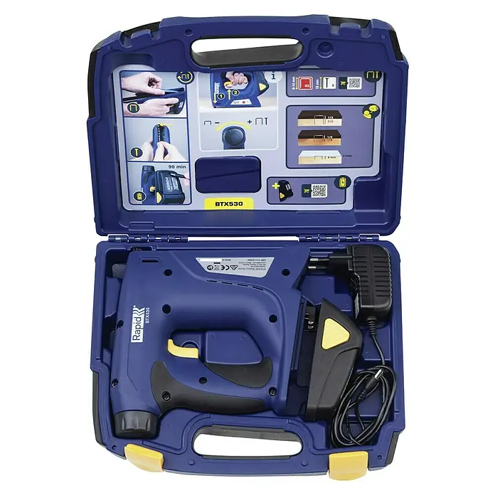 Rapid Akku-Tacker BTX530 - 7,2 V, Li-Ionen, 1,3 Ah, 1 Akku, Klammertiefe: 6 mm - 14 mm - Das Rapid BTX530 Akku-betriebene Tacker Set mit dem dazugehörigen Zubehör ordentlich in einem blauen Koffer verstaut.