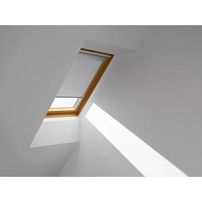 Velux Dachfensterrollo Classic DBL M08 4204 - Farbe: Grau - 4204, Farbe Schiene: Aluminium, Manuell - Stimmungsaufnahme