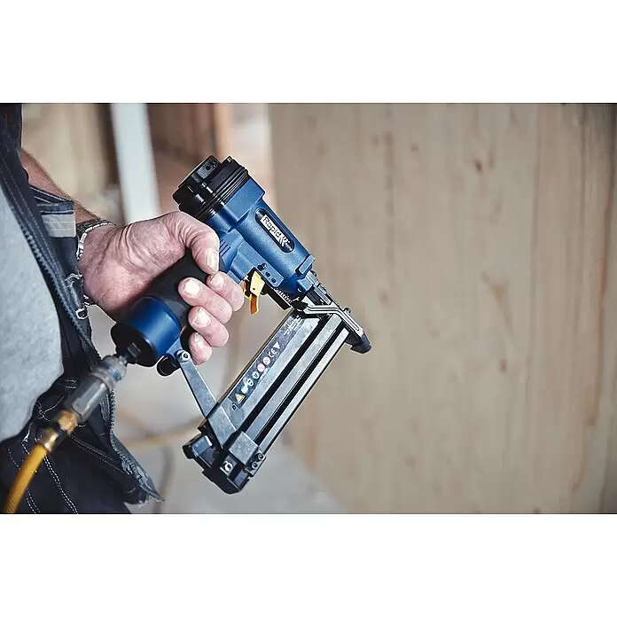 Rapid Kombidrucklufttacker AirTac PBS 151 - Länge Nagel: 15 mm - 50 mm, Geeignet für: Nageltyp 8, Pneumatisch - Anwendungsbeispiel