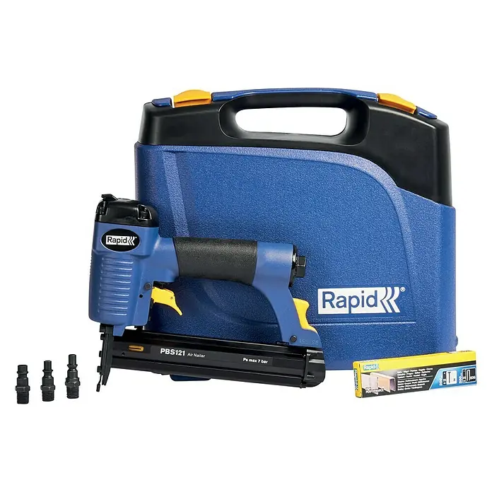 Rapid Kombidrucklufttacker AirTac PBS 121 - Klammertiefe: 12 mm - 30 mm, Geeignet für: Klammertyp 606, Pneumatisch - Das Bild zeigt einen Rapid PBS121 Air Nailer mit Zubehör und einem blauen Werkzeugkoffer. Ein leistungsstarkes Werkzeug für professionelle Anwendungen.