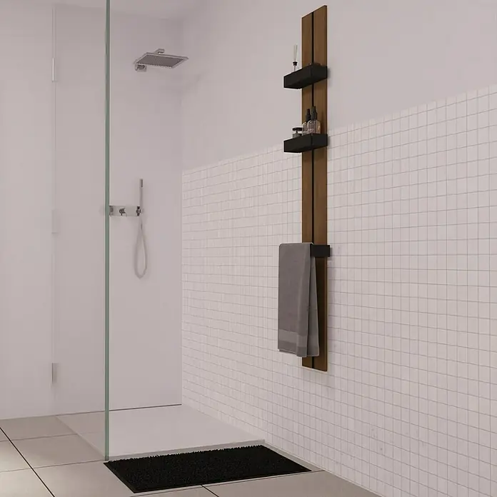 Oxyd Mosaikfliese - 30 x 30 cm, Weiß, Schimmernd - Badezimmer mit Duschabtrennung und Holzregal mit Handtuch und Pflegeprodukten an der weißen Wand.