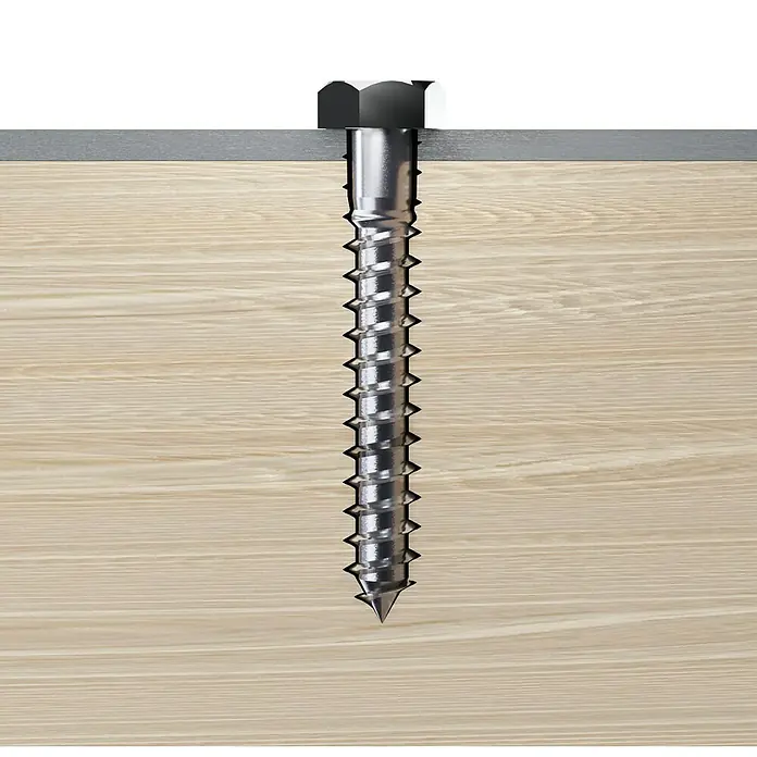 Profi Depot Tornillo para madera con cabeza hexagonal - Ø x L: 6 x 40 mm, Rosca completa, 100 ud. - Una vista cercana de un tornillo con una cabeza hexagonal atornillado a un trozo de madera, con la cabeza del tornillo ligeramente elevada.