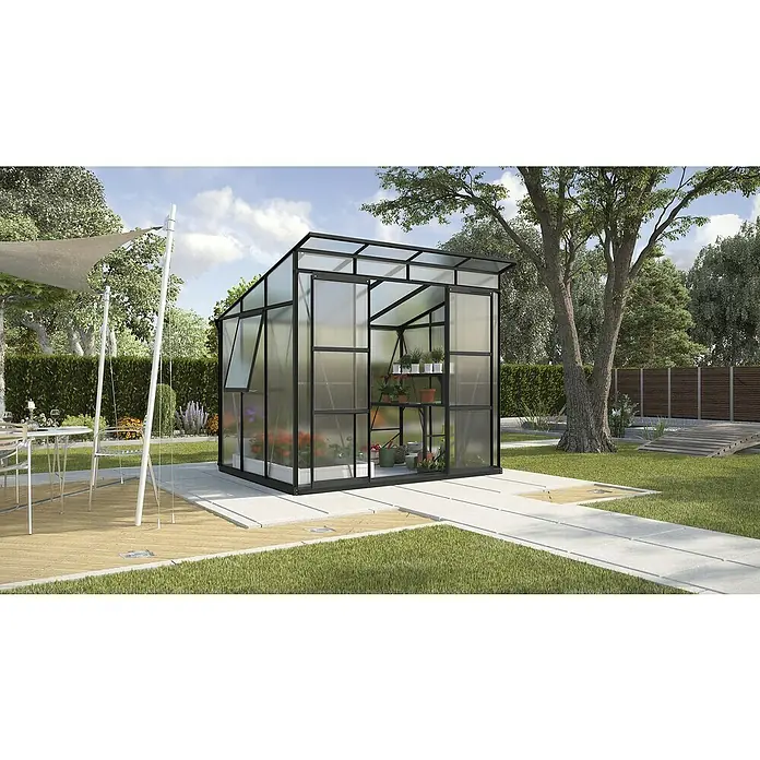 Vitavia Gewächshaus Freya 5900 Plus - Außenmaß inkl. Dachüberstand (B x T): 229 x 258 cm, Material Seitenwand: Kunststoff, 6 mm, Schwarz - Das Bild zeigt ein modernes Gewächshaus mit schwarzem Rahmen und Glaswänden, das auf einem gepflasterten Bereich in einem grünen Garten steht.