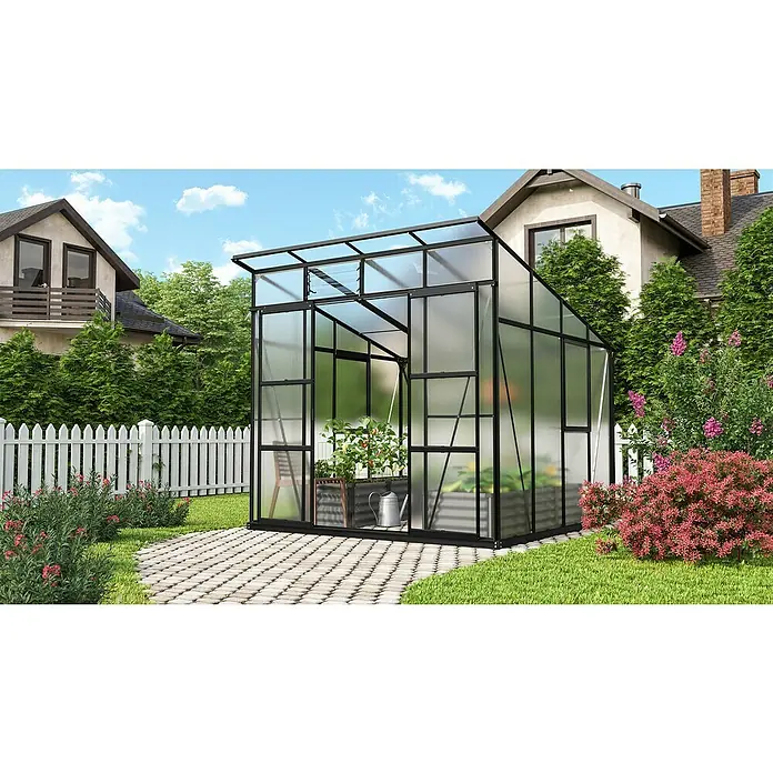 Vitavia Gewächshaus Freya 7600 - Außenmaß inkl. Dachüberstand (B x T): 258 x 292 cm, 6 mm, Schwarz - Ein modernes Gewächshaus mit schwarzem Rahmen, umgeben von einem gepflegten Garten, bietet den perfekten Ort für Pflanzenliebhaber.