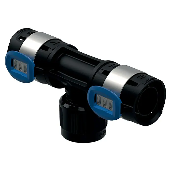 Geberit FlowFit Press-T-Stück Übergang mit MasterFix 620.391.00.1 - 3 x 20 mm, Durchmesser: 20 mm - Nahaufnahme eines Lagerbeeke T-Stücks mit blauen Einstellscheiben und silbernen Metallringen auf schwarzem Grund.