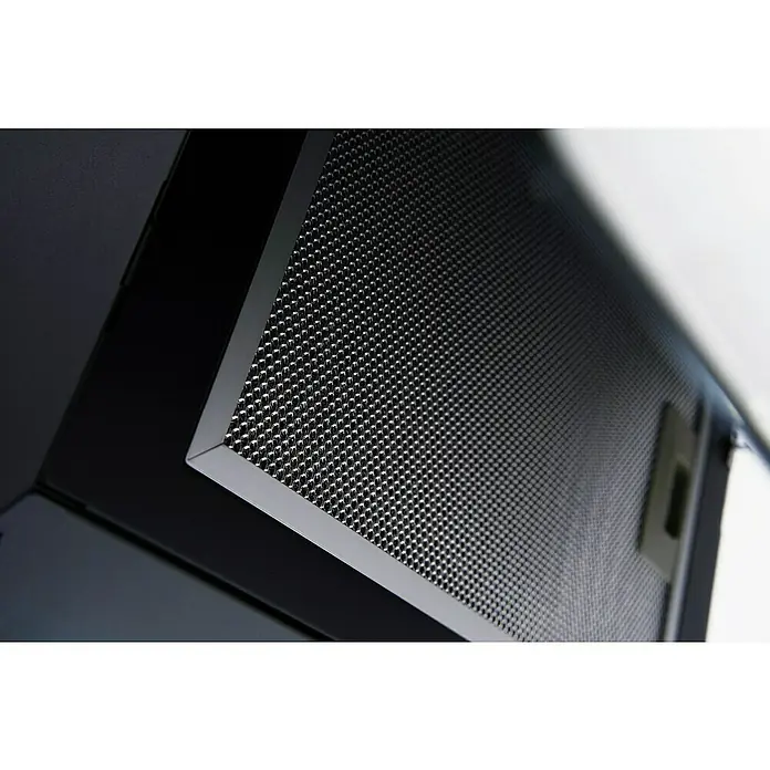 Respekta Schräghaube Lora - Breite: 59,5 cm, Max. Gebläseleistung Abluftbetrieb: 490,6 m³/h, Schwarz - Detailaufnahme eines Dunstabzugshaubenfilters aus Metall mit feiner Netzstruktur und glänzender Umrandung.