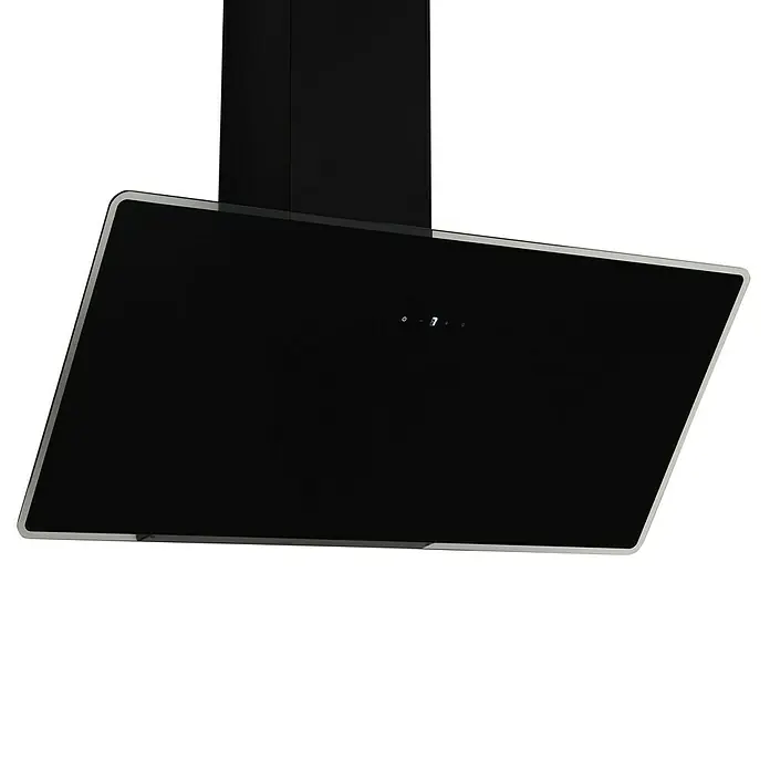 Respekta Schräghaube Lora - Breite: 89,5 cm, Max. Gebläseleistung Abluftbetrieb: 490,6 m³/h, Schwarz - Eine moderne, schwarze Dunstabzugshaube mit silbernem Rand, die elegant über einer Kochfläche hängt und für saubere Luft sorgt.