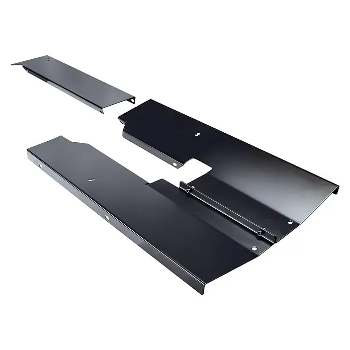 Scheppach Holzspalter HL760LS - 2.200 W, 7 t, Max. Spaltgutlänge: 52 cm - 250 mm - Drei glänzende schwarze Metallplatten, die ein Produkt bilden, auf einem schwarzen Hintergrund.