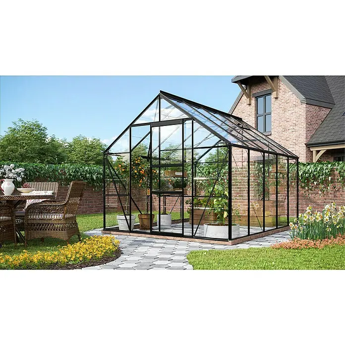 Vitavia Gewächshaus Merkur 8300 - Außenmaß inkl. Dachüberstand (B x T): 257 x 321 cm, 3 mm, Schwarz - Ein elegantes Gewächshaus aus Glas und Metall steht in einem üppigen Garten. Ideal für Pflanzenliebhaber!