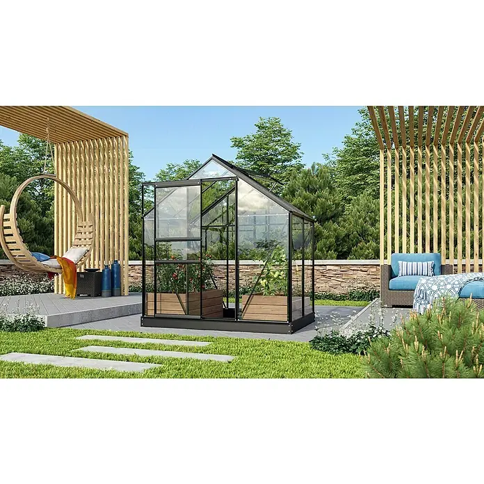 Vitavia Gewächshaus Venus 2500 - Außenmaß inkl. Dachüberstand (B x T): 195 x 131 cm, 3 mm, Schwarz - Das Bild zeigt ein Gewächshaus mit Pflanzen darin, das sich auf einer Rasenfläche in einem Garten befindet. Es gibt auch eine Schaukel und eine Sitzecke.
