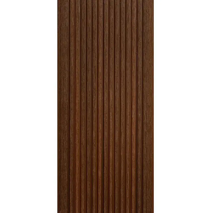b!design Tablón para terraza WPC - 300 x 13,8 x 2,25 cm, Ipe - Primer plano de un panel de madera oscura texturizada con ranuras verticales, ideal para revestimientos de pared y diseño interior moderno.